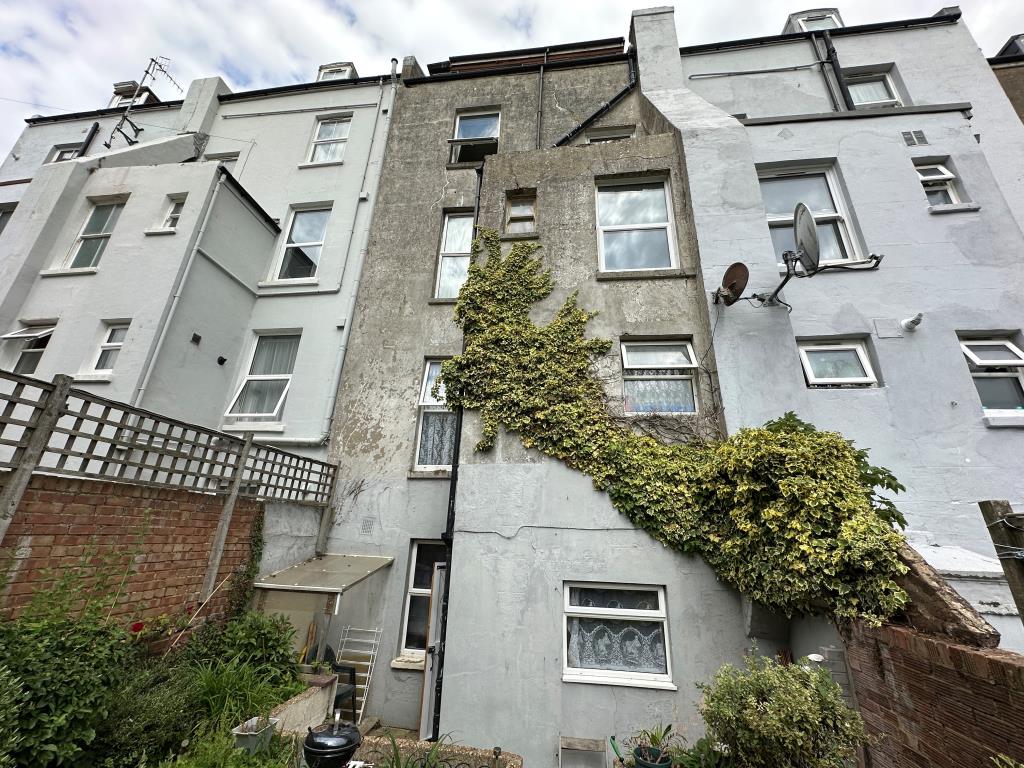 Lot: 93 - FREEHOLD BLOCK OF FLATS FOR INVESTMENT - Back of the Properyty